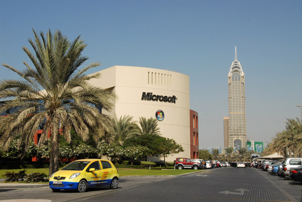 Дубай интернет сити. Дубай интернет Сити район. Майкрософт Дубай сотрудники. Dubai Internet City. Район Дубай интернет Сити фото.