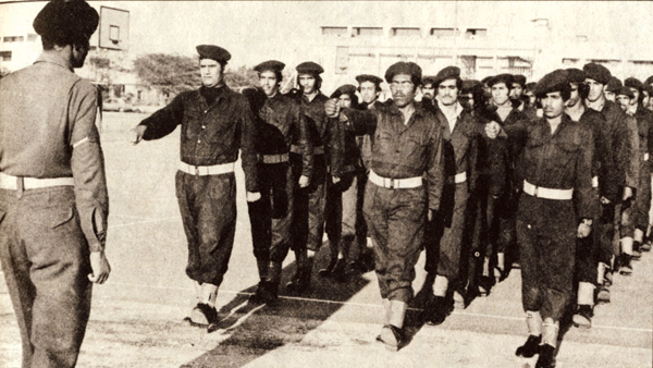 نشرت الصورة في القبس بتاريخ 13 يناير 1975 بعنوان بدأ التدريب العسكري بالمدارس نشرت الصورة في القبس بتاريخ 13 يناير 1975 بعنوان بدأ التدريب العسكري بالمدارس