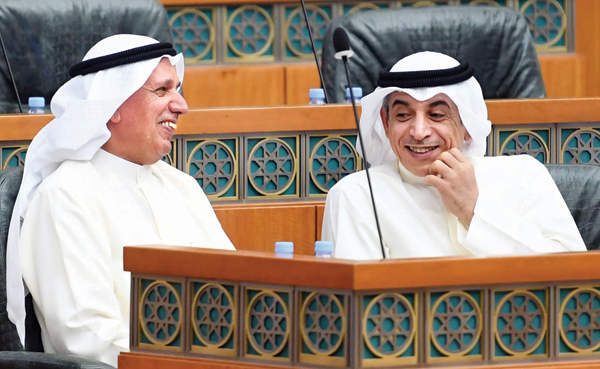 العازمي والرومي خلال الجلسة العازمي والرومي خلال الجلسة