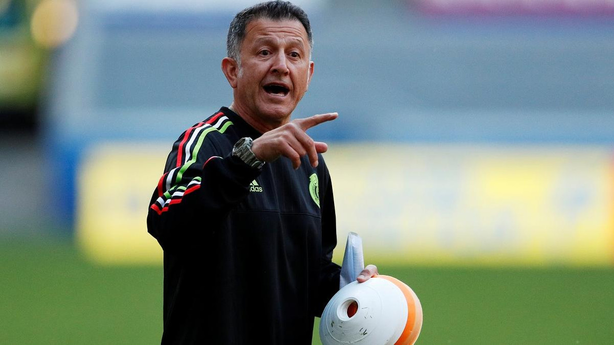أوسوريو مدرب المكسيك يقرر الرحيل عن منصبه