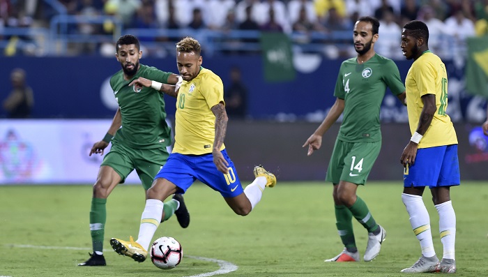 البرازيل تفوز على السعودية بهدفين نظيفين البرازيل تفوز على السعودية بهدفين نظيفين
