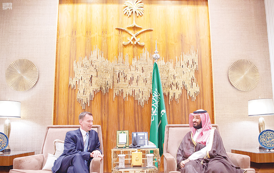 محمد بن سلمان خلال استقباله وزير الخارجية البريطاني أول من أمس | واس محمد بن سلمان خلال استقباله وزير الخارجية البريطاني أول من أمس | واس