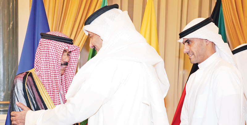 مرزوق وبدر الخرافي يباركان لسمو ولي العهد مرزوق وبدر الخرافي يباركان لسمو ولي العهد