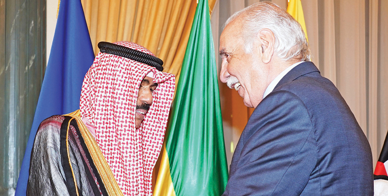محمد السنعوسي مهنئاً سمو ولي العهد محمد السنعوسي مهنئاً سمو ولي العهد