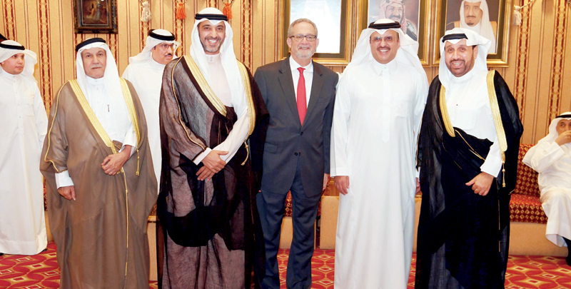 العبدالله والسفير الأميركي وحمد جابر العلي مهنئين العبدالله والسفير الأميركي وحمد جابر العلي مهنئين