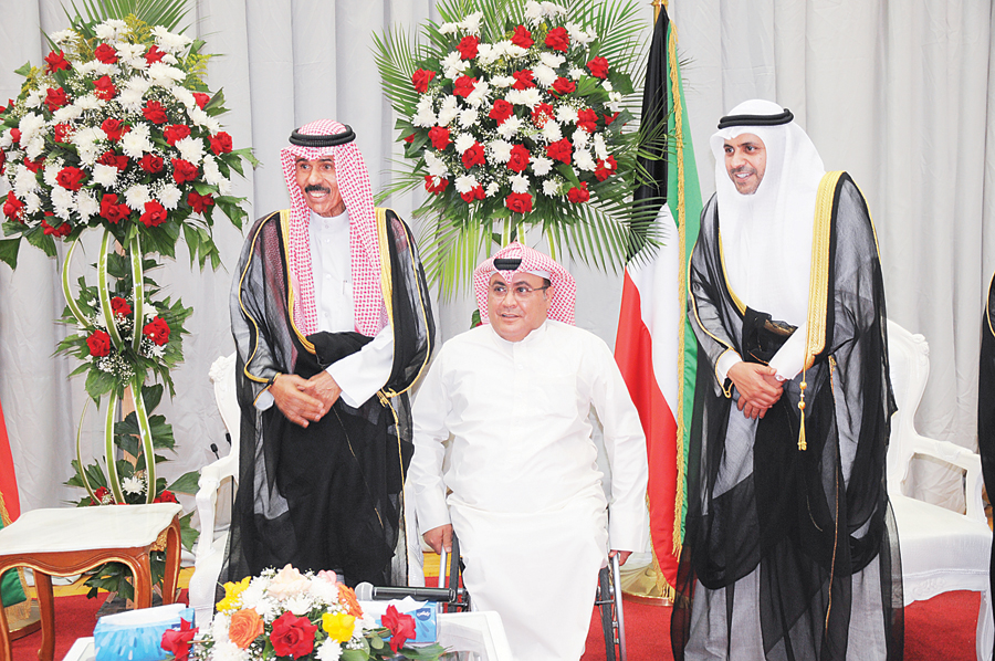 ولي العهد والجبري أثناء زيارة نادي المعاقين ولي العهد والجبري أثناء زيارة نادي المعاقين